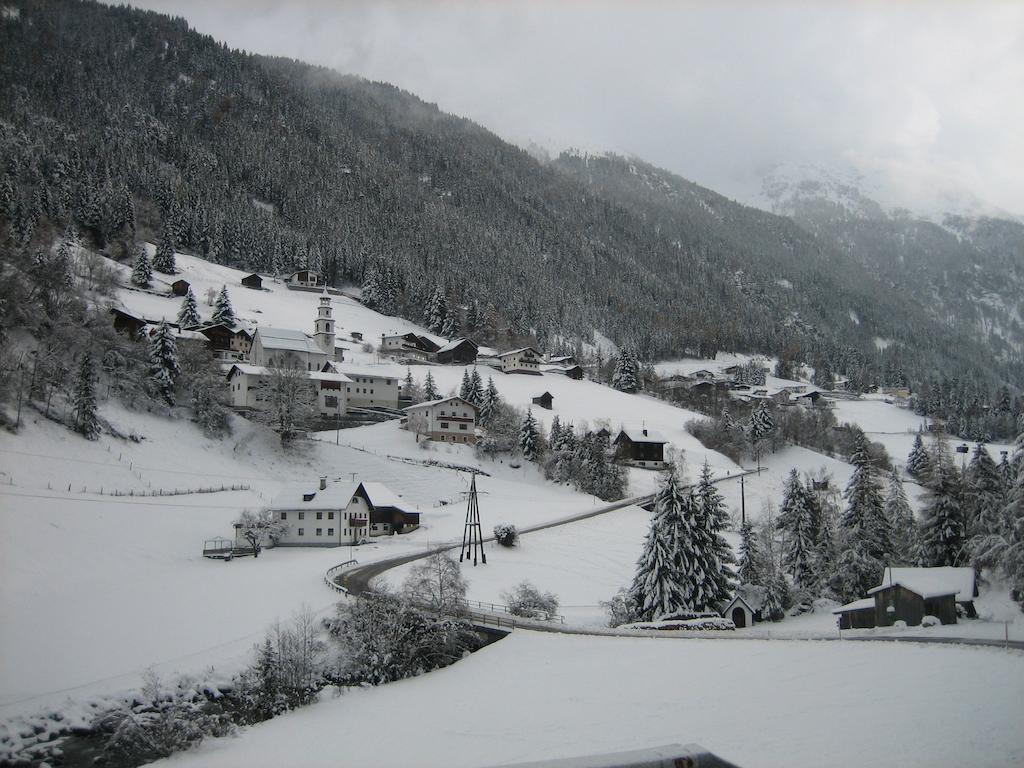 Haus Evelin Apartamento Sankt Leonhard im Pitztal Exterior foto